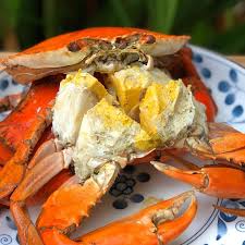 Best Way to Eat Yellow Roe Crab in Singapore